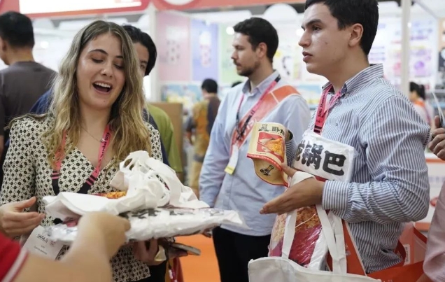 小鄉鎮的大生意！一年賣出1.2億包的臥龍鍋巴是如何走出襄陽風靡全國